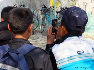North Korean children taking pictures with their cell phones. (Photo: Ruediger Frank)