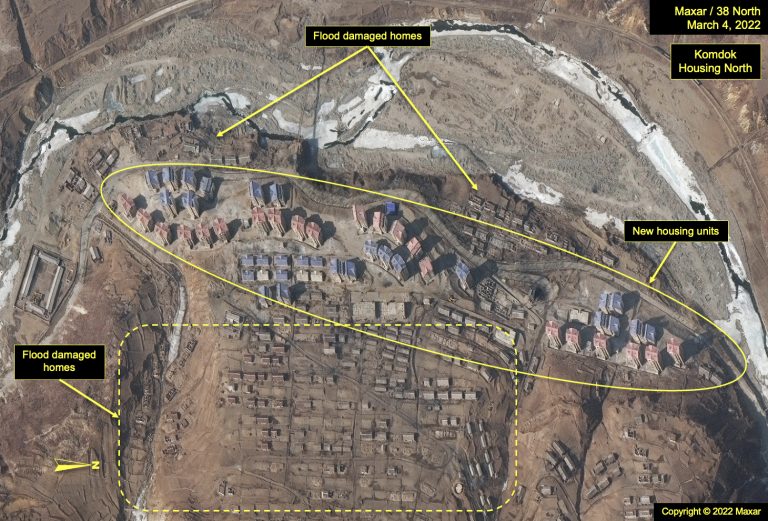 Figure 14b. New housing at Komdok housing North seems complete by 2022, but older flood damaged housing remains and no flood mitigation measures are observed. Copyright © 2022 Maxar.