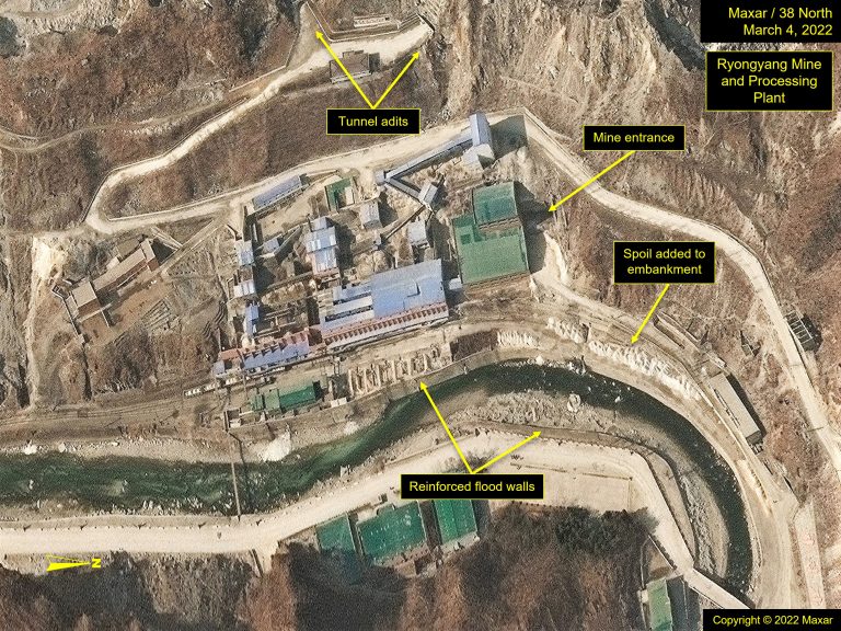 Figure 16c. Reinforced floodwalls at Ryongyang Mine by 2022, still no conveyor. Copyright © 2022 Maxar.